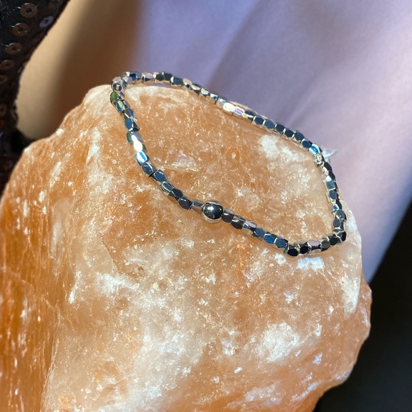 NWT HAZY SILVER FUNKY METAL BEADS STRETCH TO FIT BRACELET - Picture 2 of 12